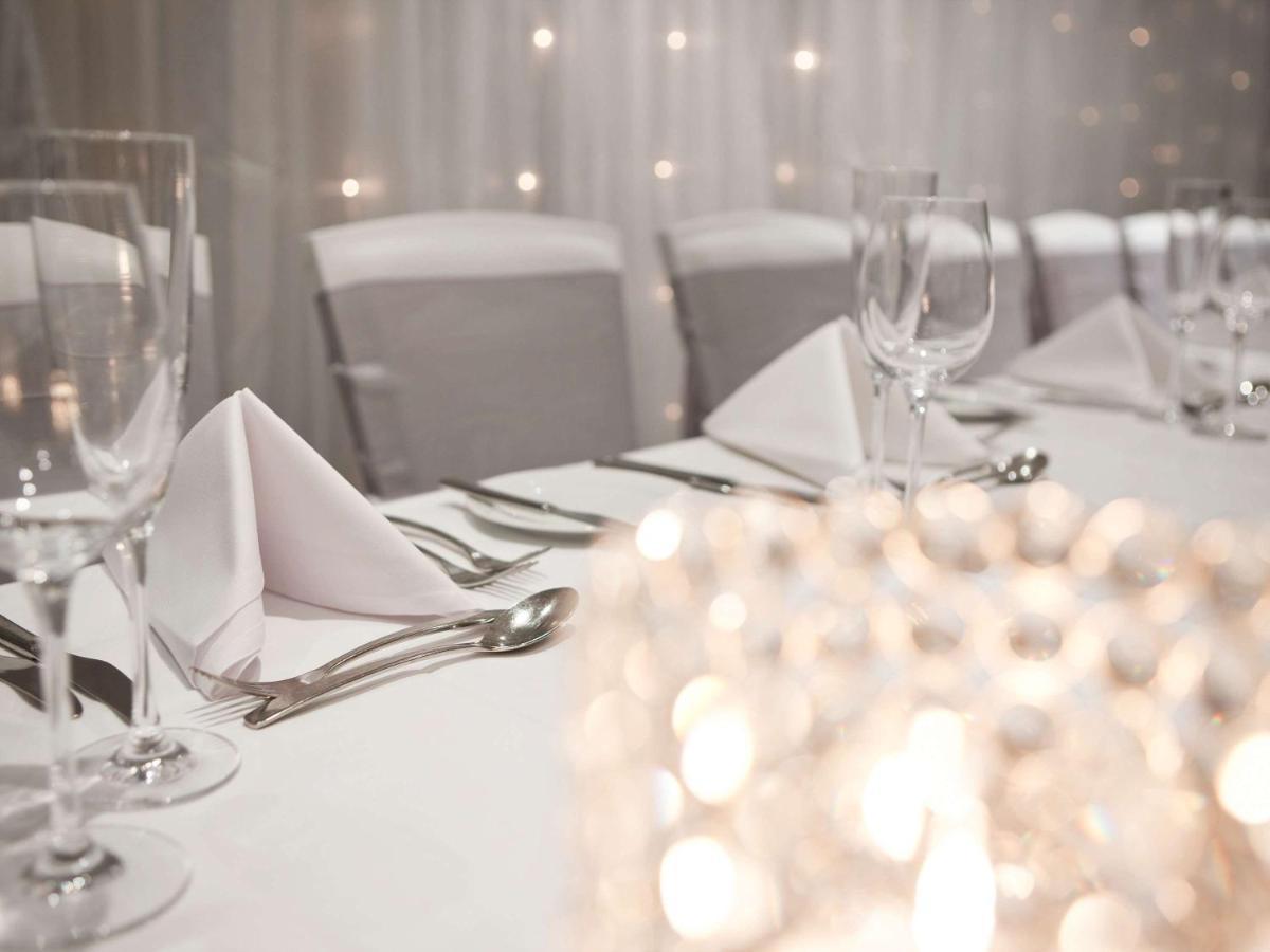 Pullman Sydney Hyde Park Hotel Luaran gambar A table set for a formal dinner