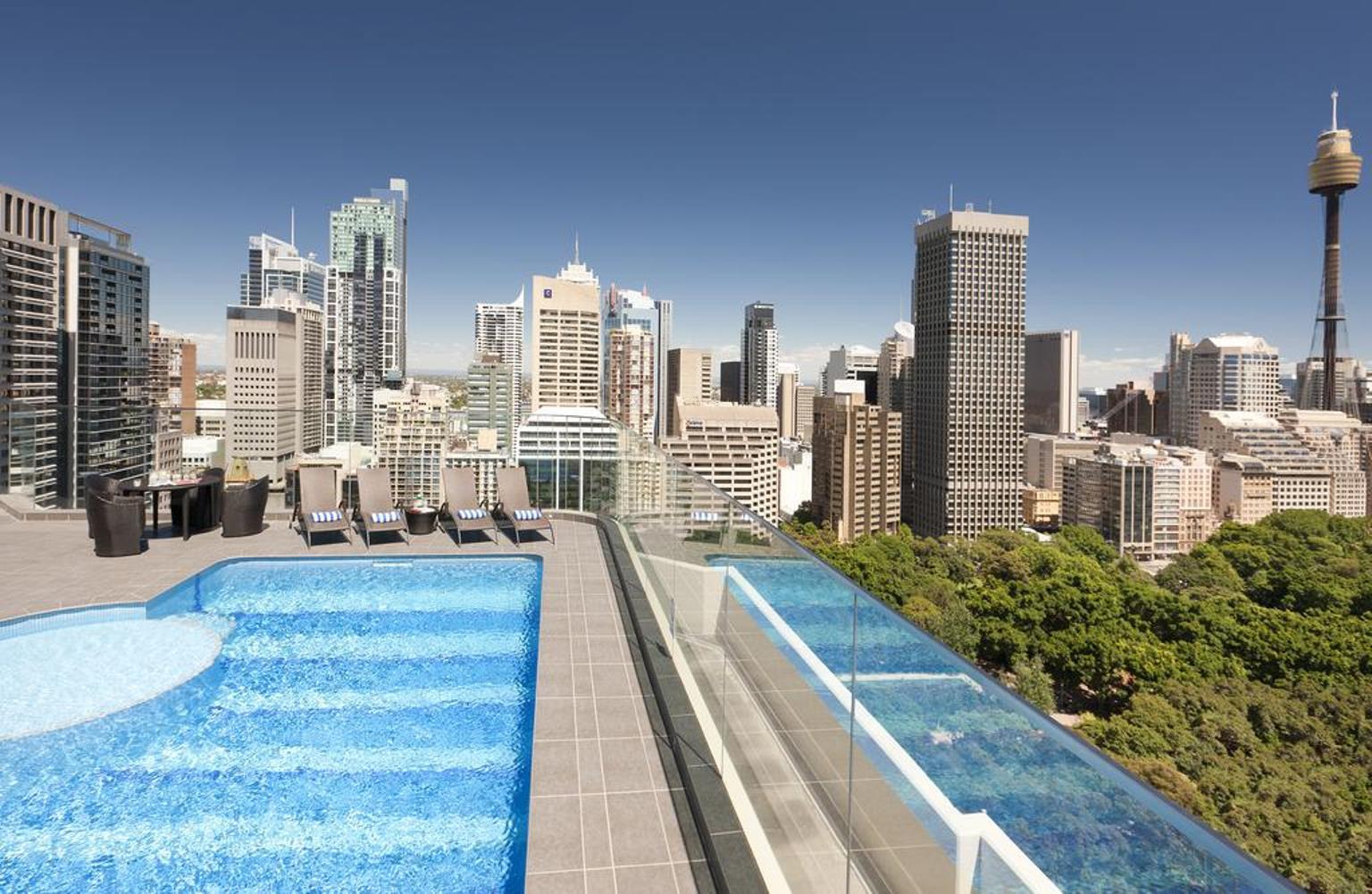 Pullman Sydney Hyde Park Hotel Luaran gambar The rooftop pool at the Emporium Hotel South Bank