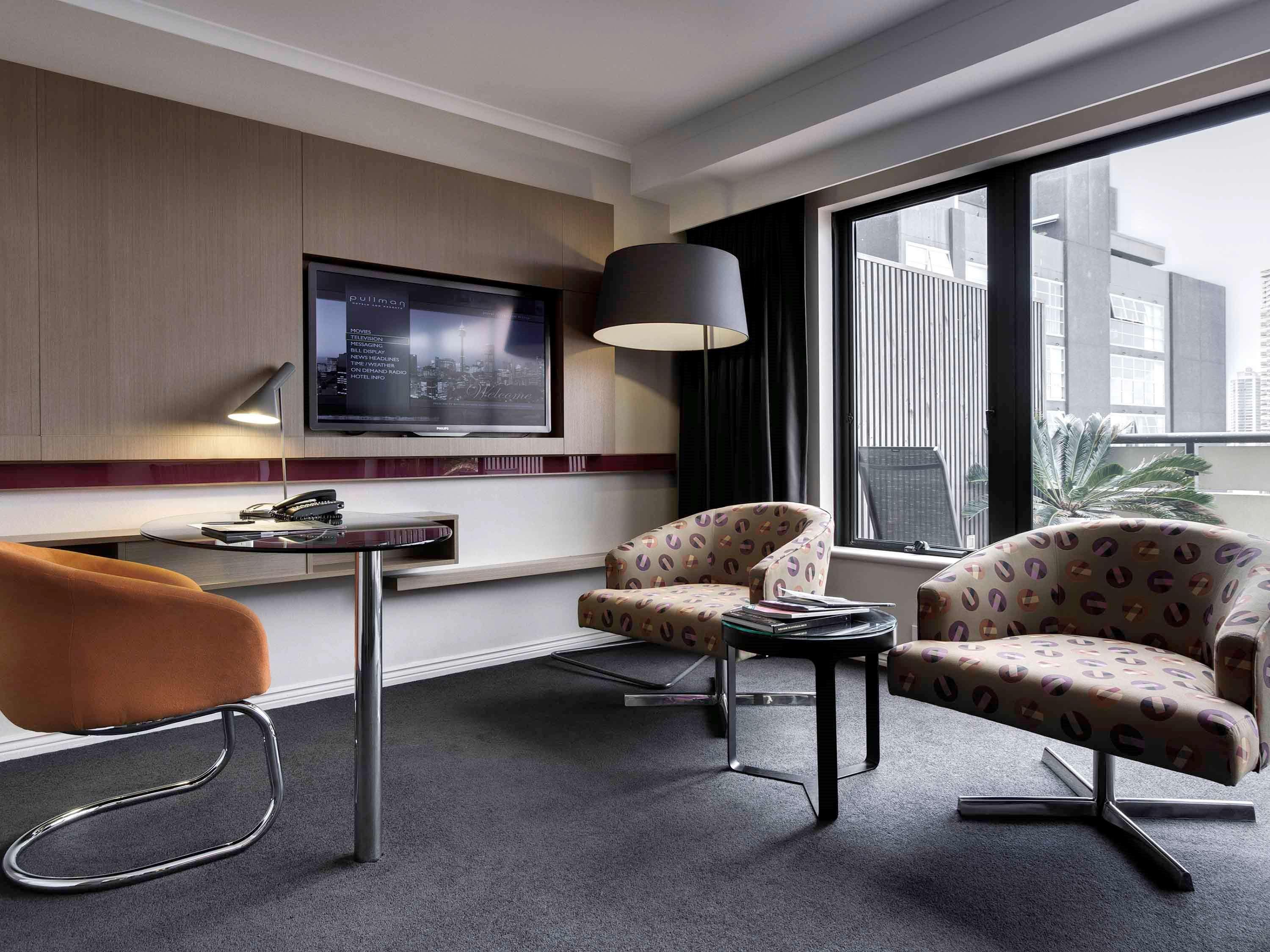 Pullman Sydney Hyde Park Hotel Luaran gambar A suite at the hotel