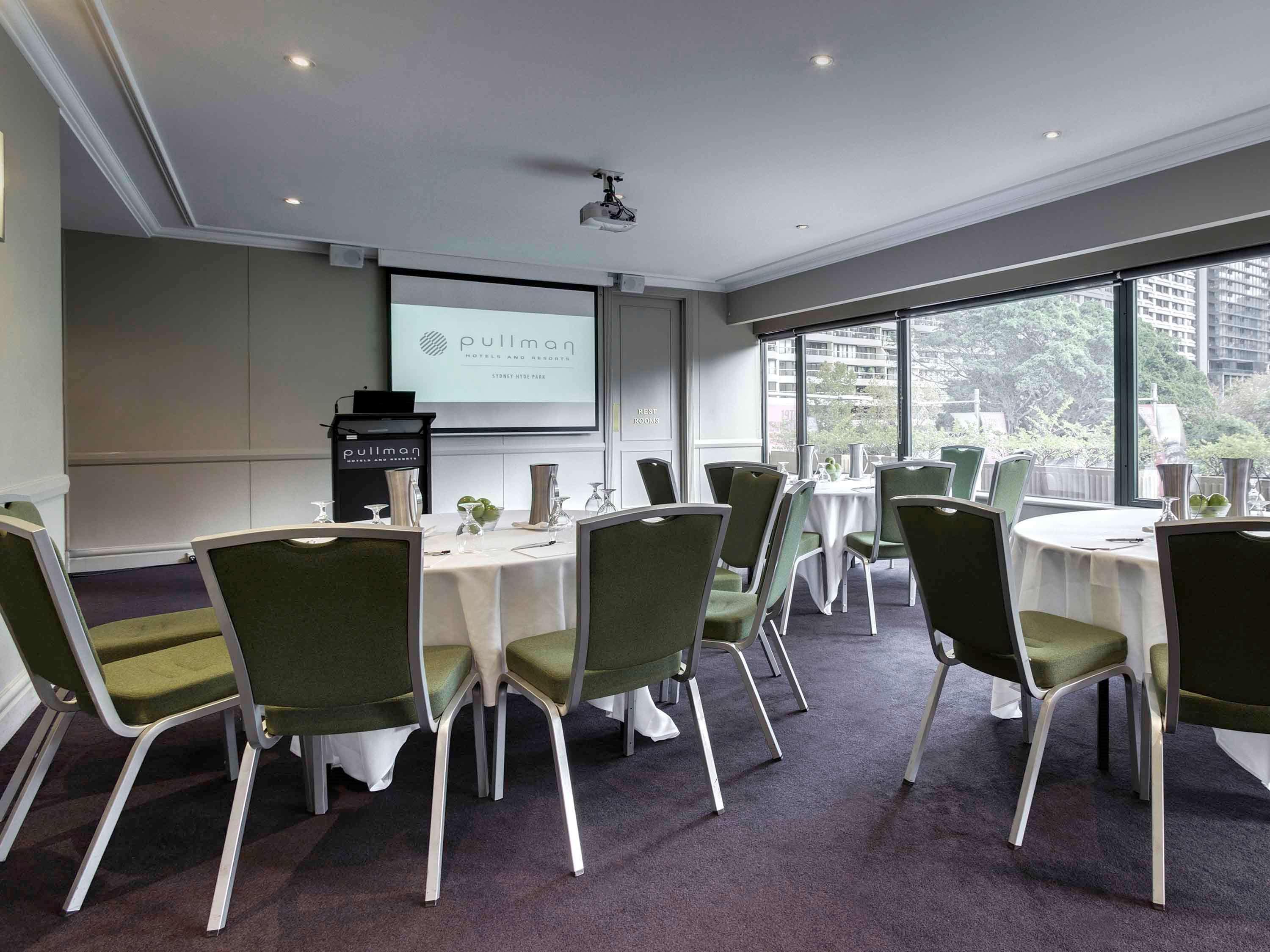 Pullman Sydney Hyde Park Hotel Luaran gambar The Boardroom
