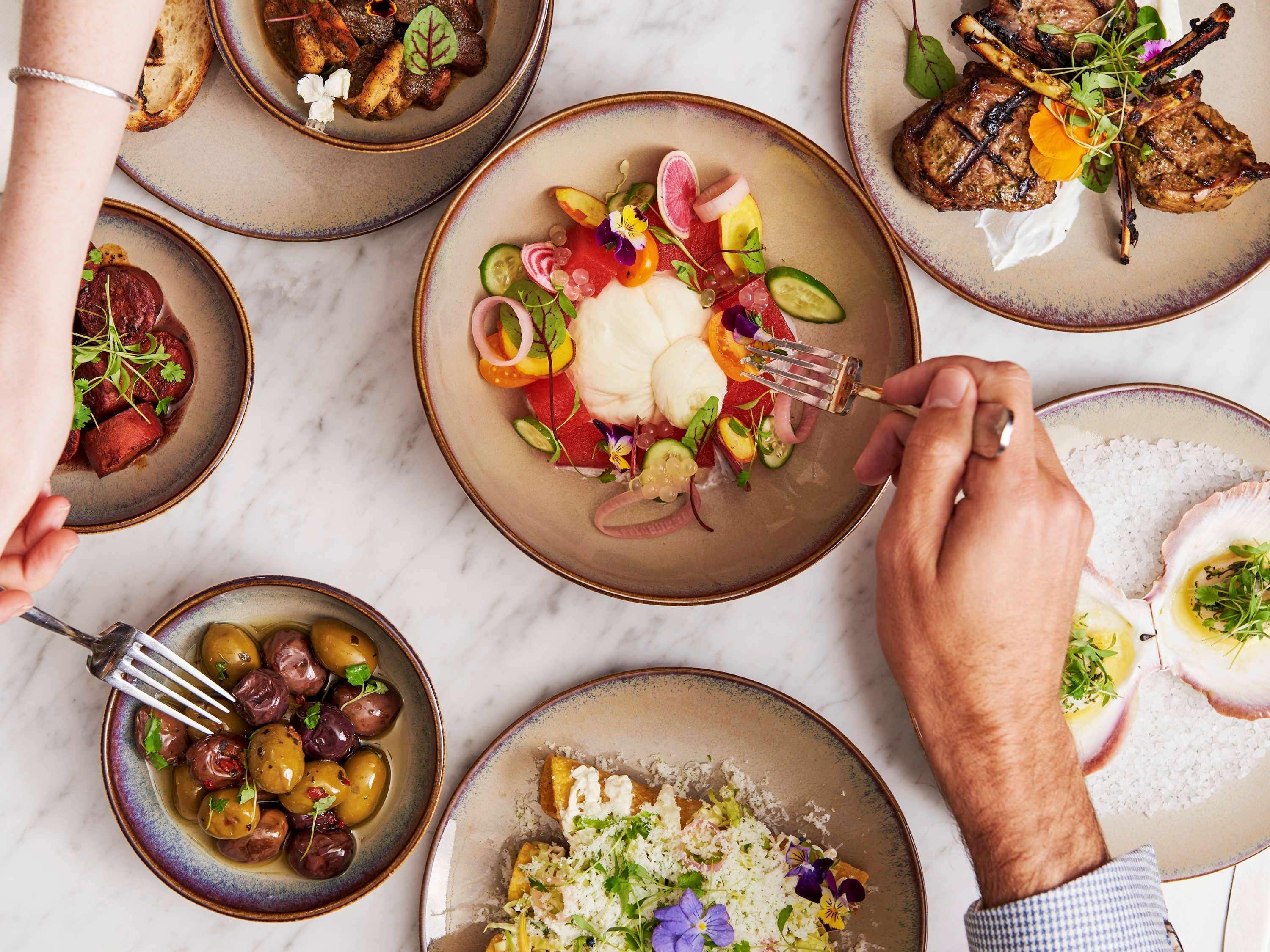 Pullman Sydney Hyde Park Hotel Luaran gambar Dishes at the restaurant
