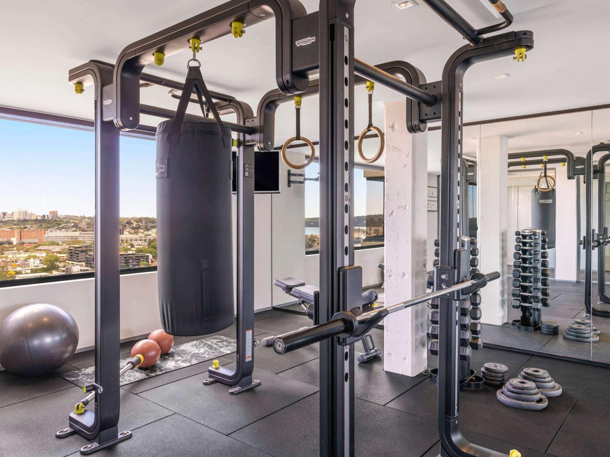 Pullman Sydney Hyde Park Hotel Luaran gambar The gym at The Ivy Collection