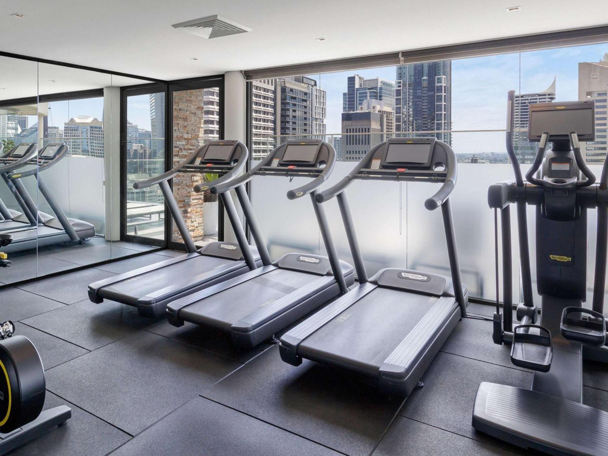 Pullman Sydney Hyde Park Hotel Luaran gambar The gym at the hotel