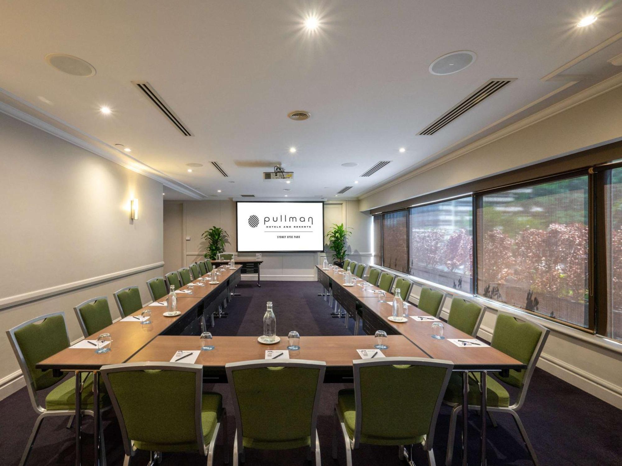 Pullman Sydney Hyde Park Hotel Luaran gambar The Boardroom
