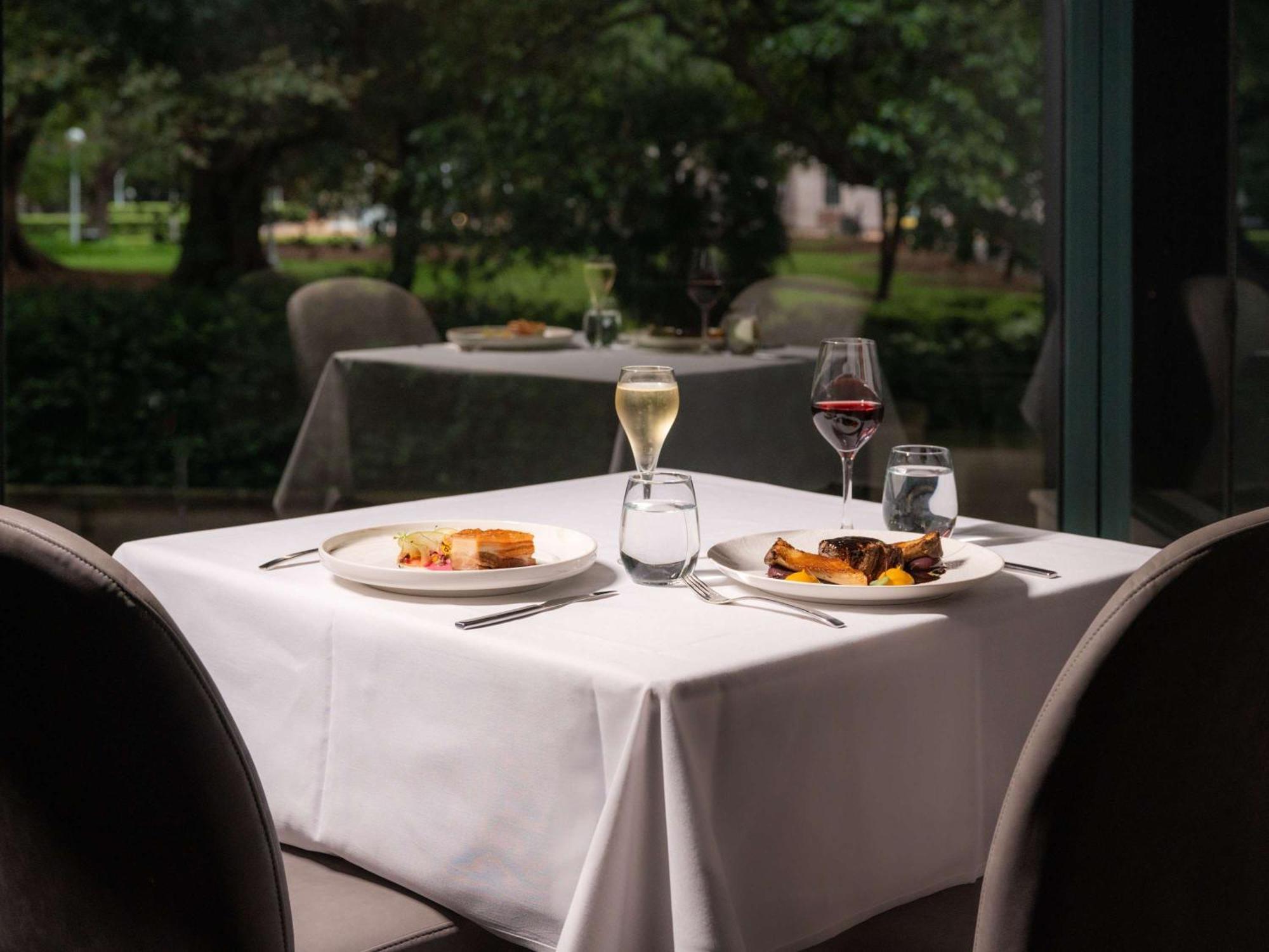 Pullman Sydney Hyde Park Hotel Luaran gambar The Terrace