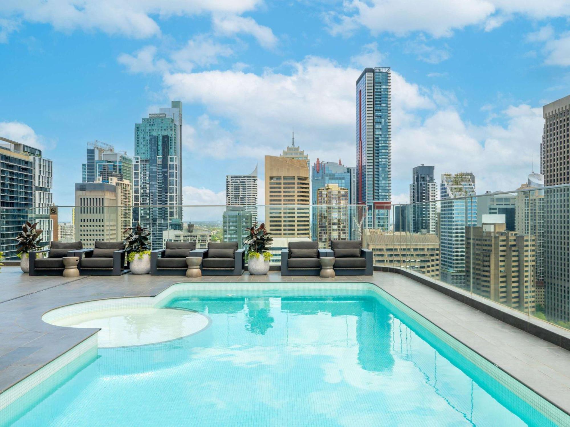 Pullman Sydney Hyde Park Hotel Luaran gambar Rooftop pool at Emporio