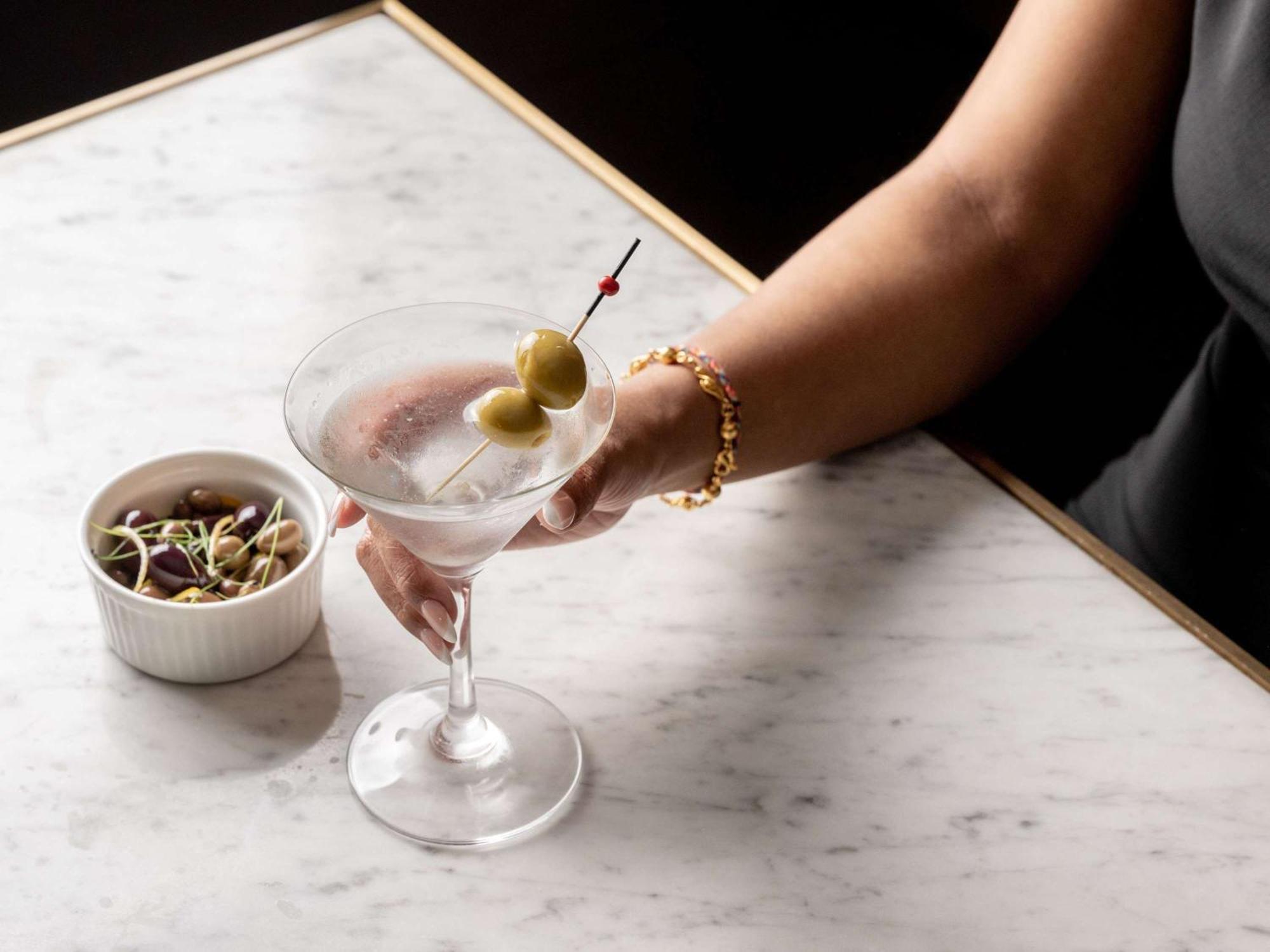 Pullman Sydney Hyde Park Hotel Luaran gambar A martini