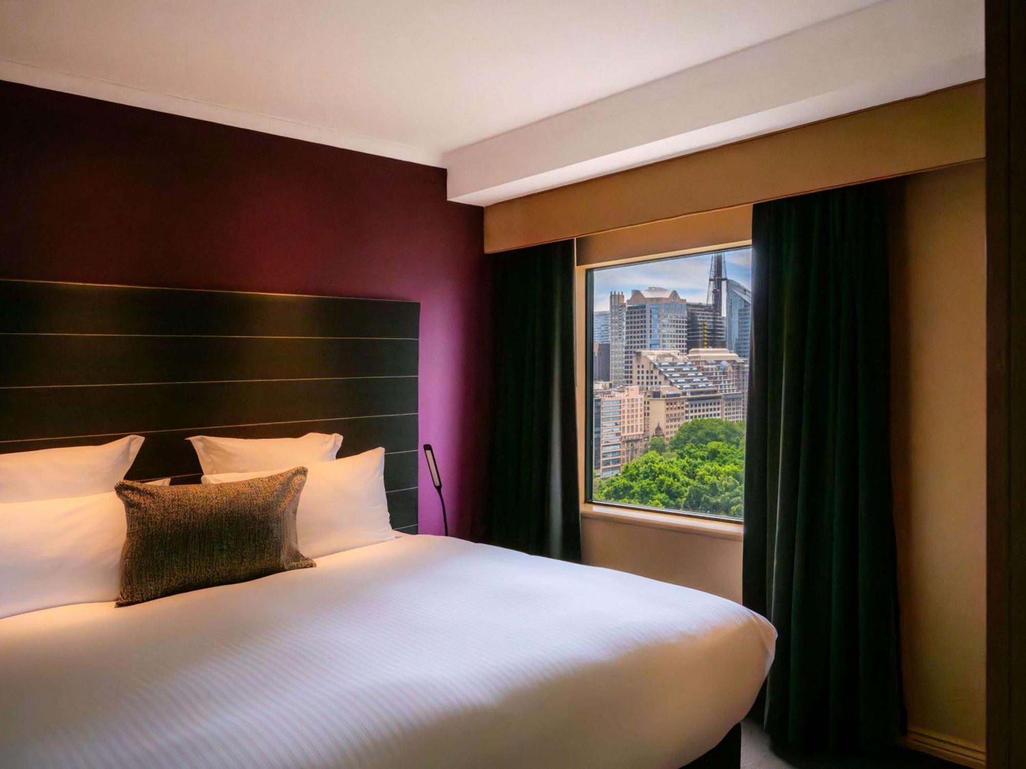 Pullman Sydney Hyde Park Hotel Luaran gambar A bedroom at the hotel