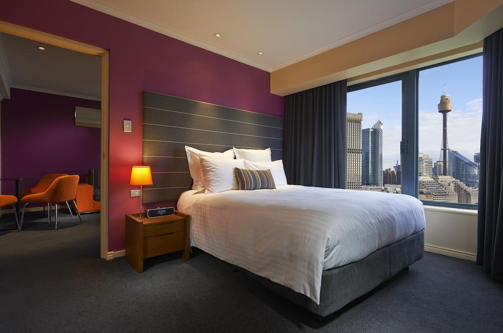 Pullman Sydney Hyde Park Hotel Luaran gambar A suite at the hotel